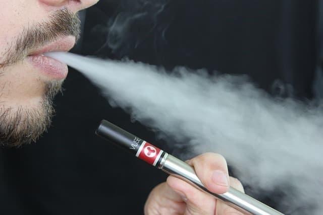vape – are e cigarettes better than normal cigarettes? vape risks, benefits and what the latest research says