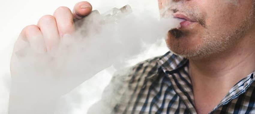 E-cigarete health guide and consumer report - is e cigs safer than cigarettes or just a different risk